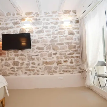 Chic And Stylish Old Town Apartment *